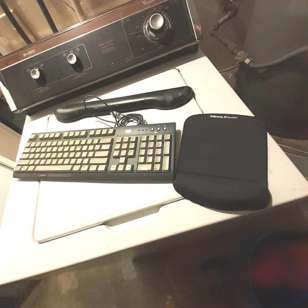 3 items HP Computer Keyboard + Long Wrist Pad + Mouse Pad GREAT DEAL!!